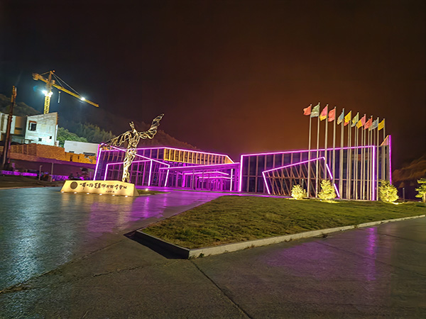 城市亮化是现代城市建设的重要组成部分，它不仅可以美化城市的夜景，还能提升城市的整体形象。随着科技的不断进步，城市亮化也得到了更多的关注和创新。本文将介绍一些关于城市亮化的创意和技术，帮助读者了解泽库城市亮化的重要性以及如何进行泽库城市亮化的规划和实施。